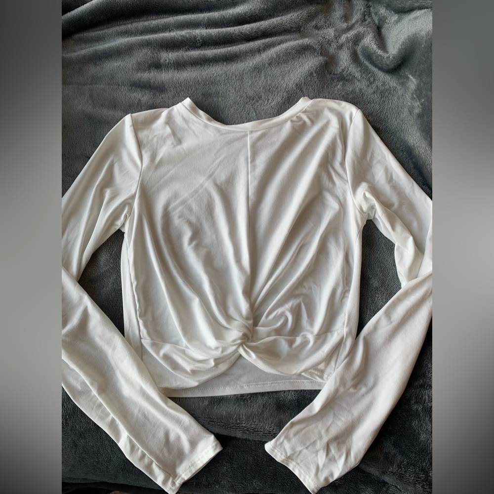 Size small White long sleeve cropped tee, bottom knot